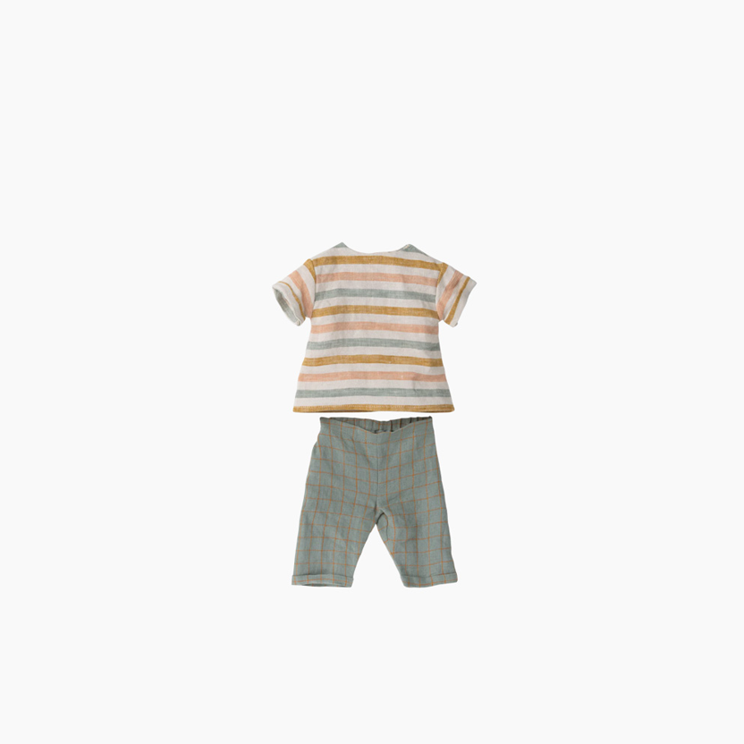 Rabbit size 4  Pants and Shirt