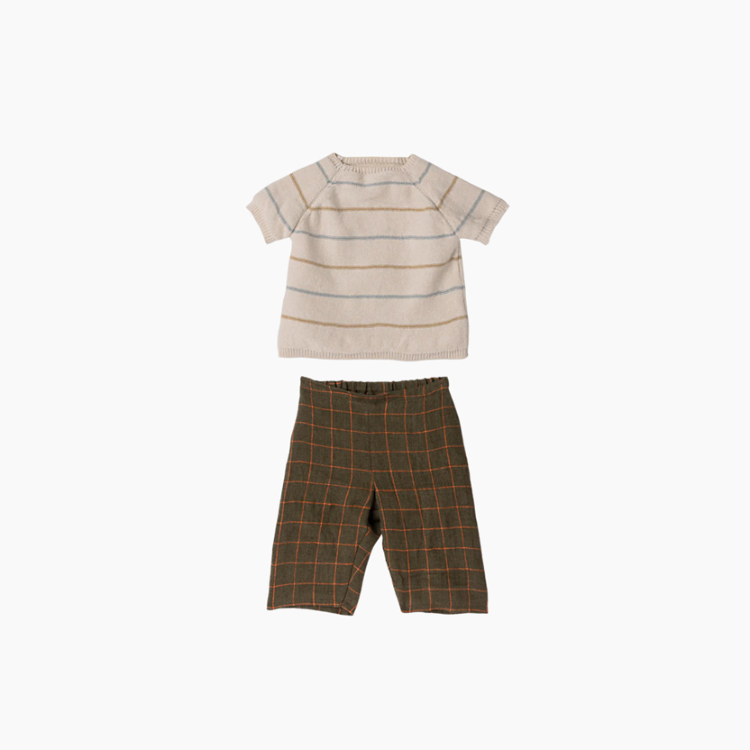 Rabbit size 5  Pants and Knitted Sweater