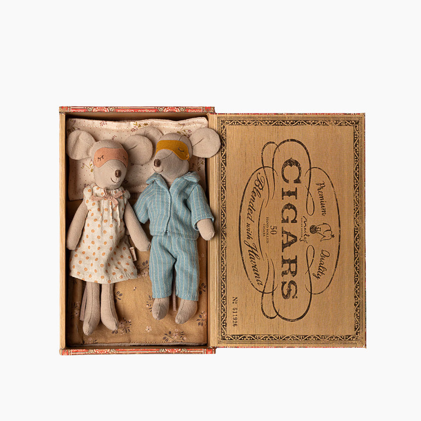 Mum & Dad mice in cigarbox