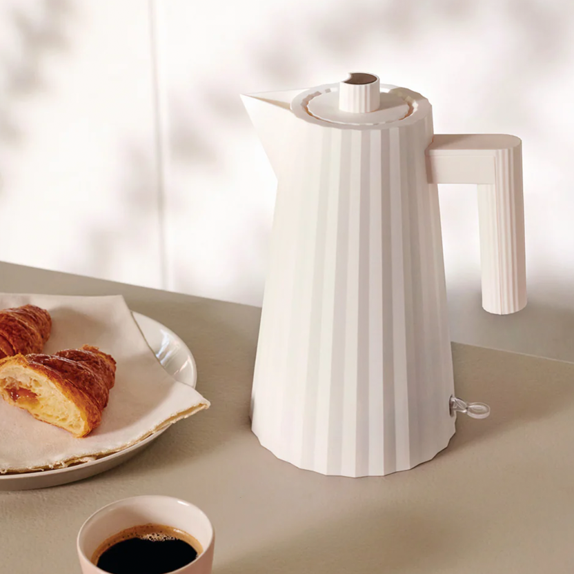 Plissé Electric Kettle