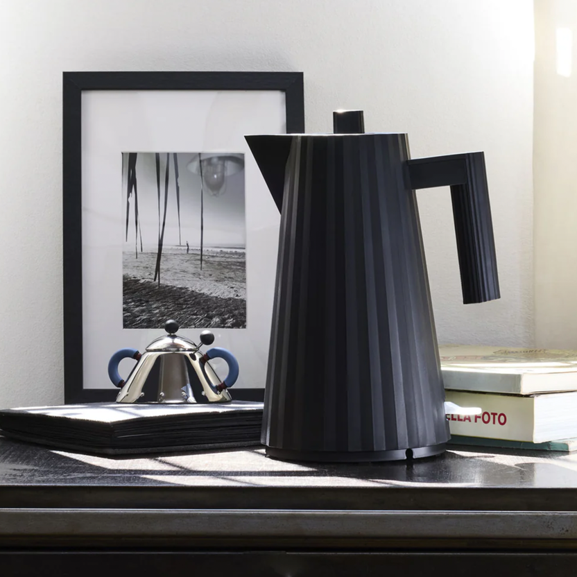 Plissé Electric Kettle